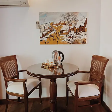 Five Seasons Gæstehus 3*