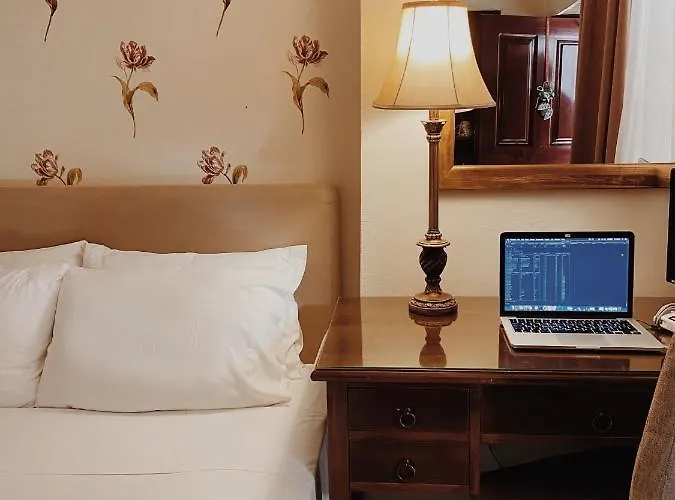 Five Seasons Konukevi 3*